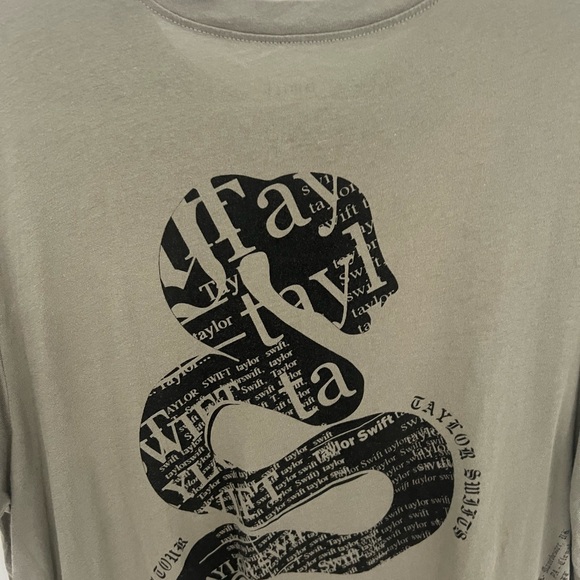 Taylor Swift Reputation tour army green snake print tee - Picture 6 of 8